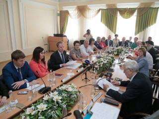 встреча временно исполняющего обязанности Губернатора Алтайского края Виктора Томенко с представителями общественности